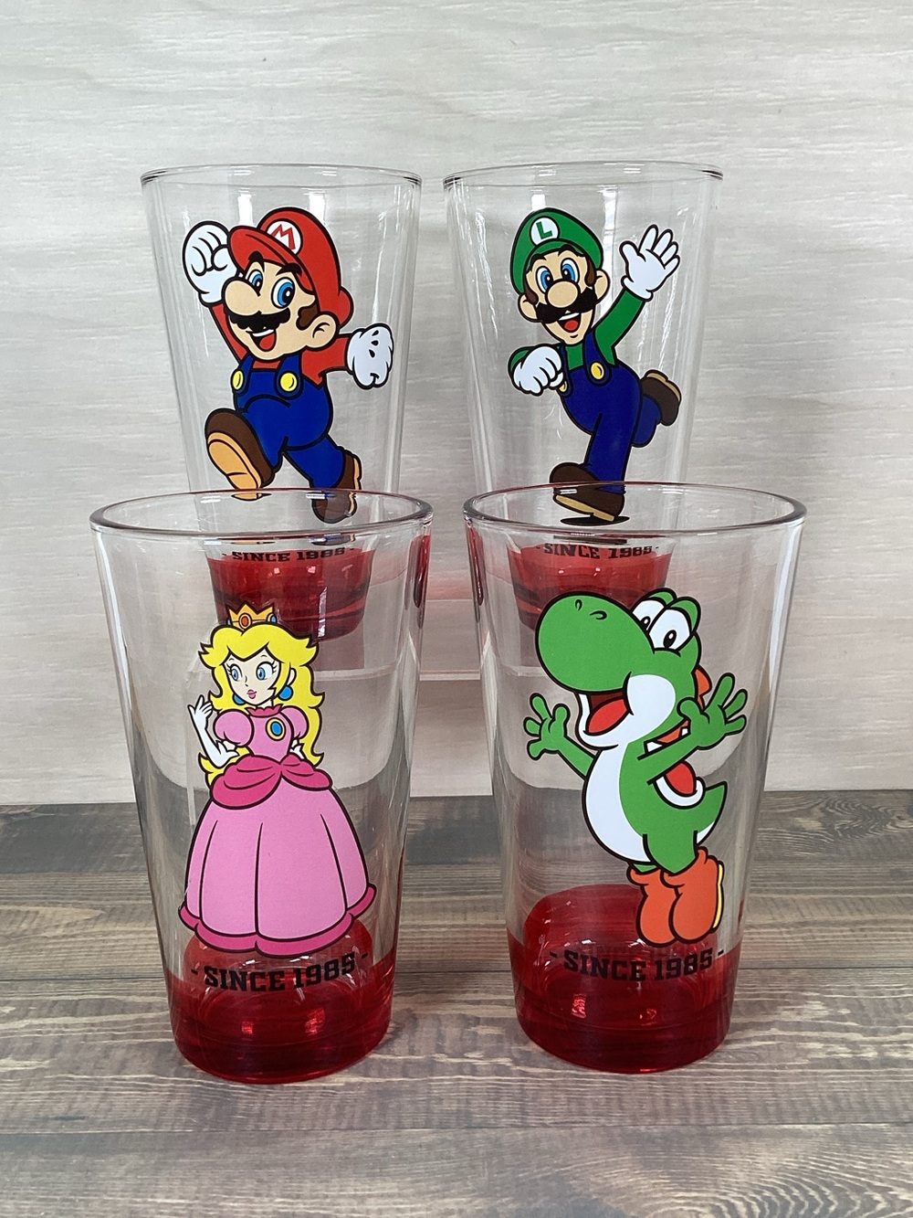 Super Mario Nintendo Collectors  Pub Style 16 Oz. Drinking Glasses (lot of 4)